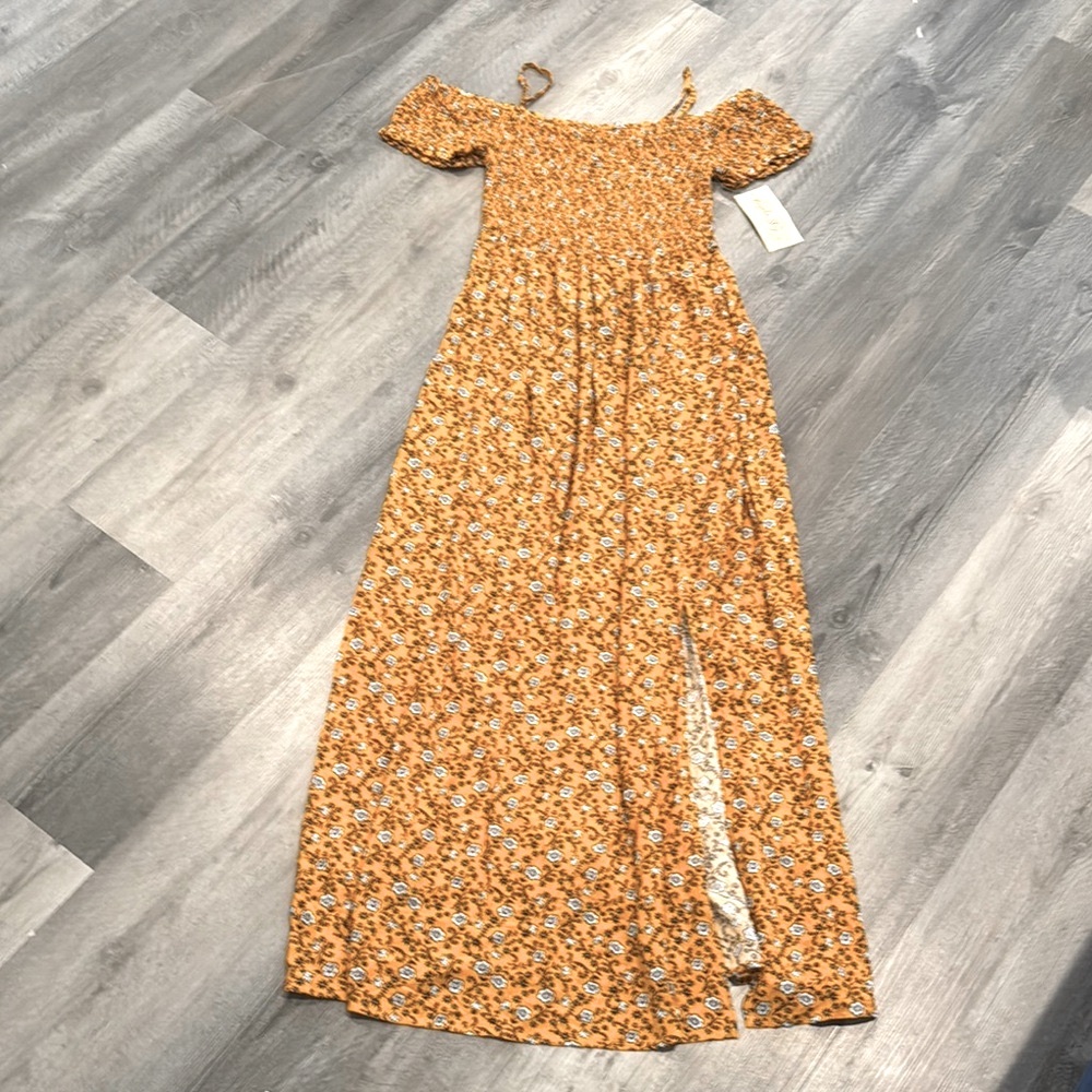 Magnolia Skye - Ruffled Smocked Maxi Dress - Size Large- NWT